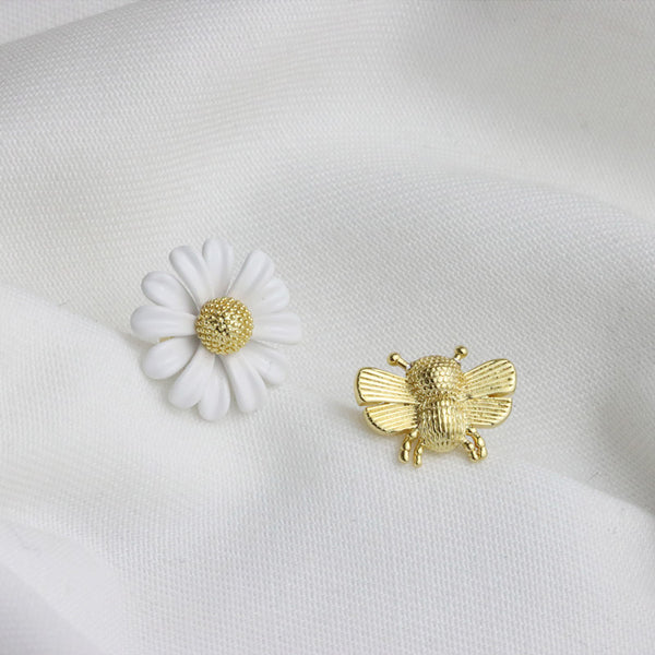 14K Gold-plated Daisy & Bee Studs Earrings