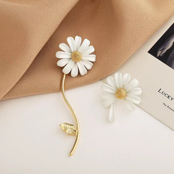 24K Gold Plated Asymmetric Daisy Earrings