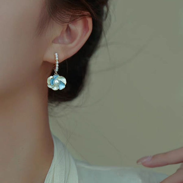 14K Gold-Plated Elegant Contrast Color Flower Pearl Earrings