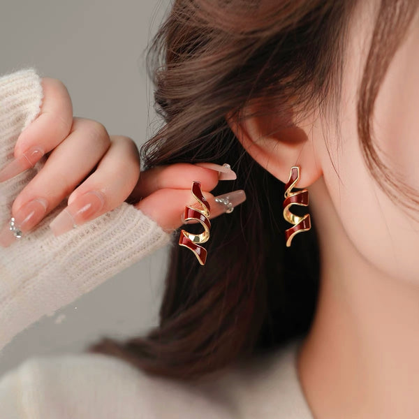 14K Gold-Plated Elegant Wavy Earrings