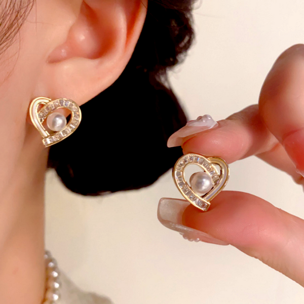 14K Gold-Plated Zircon Diamond Pearl Heart Stud Earrings