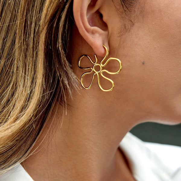 18K Gold-Plated Elegant Hollow Flower Earrings